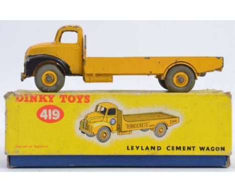 DINKY; Original vintage Dinky Toys diecast model 419 Leyland Cement Wagon - within the original yellow box. 