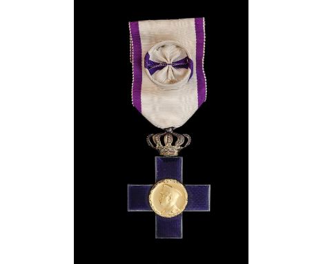 *Romania, Order of Cultural Merit, Carol II issue (1931-40), Officers breast badge, by Resch, Bucharest, in silver, gilt and 