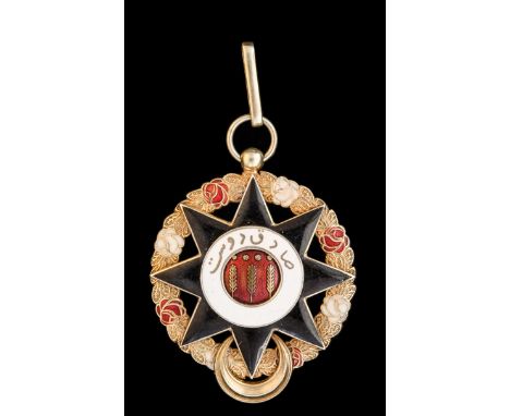 *India, Bahawalpur, Imtiaz i Abbasia, Second Class neck badge, in silver-gilt and enamels, width 50.5mm, good very fine