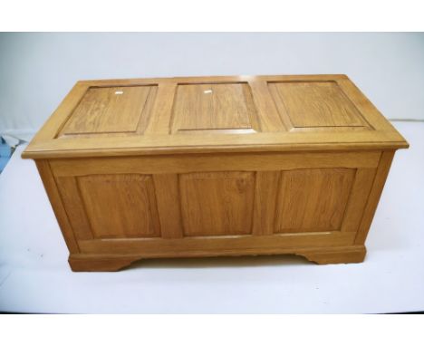 A 20th Century light oak blanket chest/coffer.