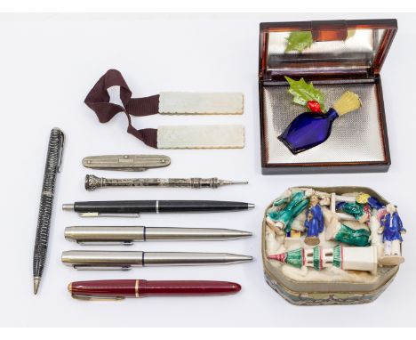 ***AUCTIONEER TO ANNOUNCE WW1-2 CHINESE FIGURES WITHIN THIS LOT*** A collection of various vintage items to include  seal top