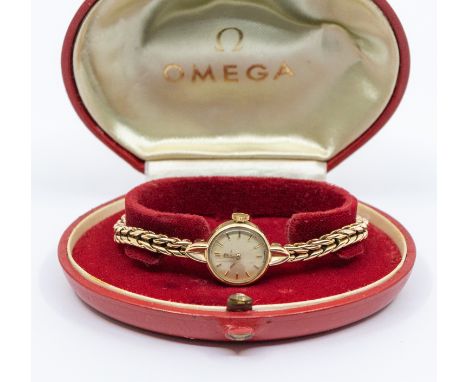 Omega- a ladies 9ct gold wristwatch, comprising a signed champagne dial with applied gilt baton markers, case approx 17mm, to