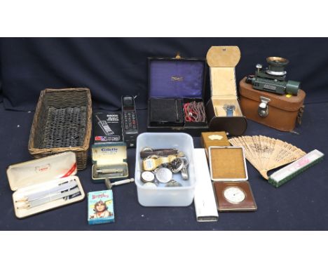A collectors lot to include; a cased 14ct gold plated Cross propelling pencil and biro set, a Motorola 8500X portable telepho