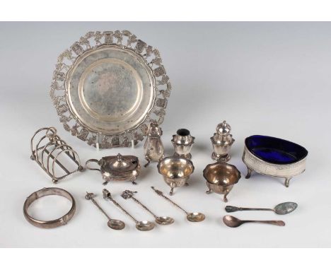 A small group of silver, including a four-division toast rack, Birmingham 1939, length 8.2cm, a hinged bangle with engraved d