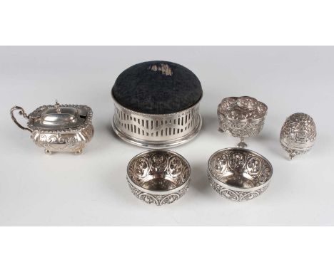 An Edwardian silver mustard of cushion form, embossed with foliate scrolls, on ball feet, Birmingham 1907, weight 67.2g, leng