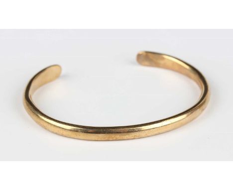 A 9ct gold ‘C’ shaped torque bangle, Birmingham 2000, weight 23.3g, inside width 6.1cm.