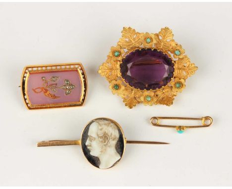 A gold, sardonyx and rose cut diamond brooch with a spray motif, unmarked, weight 6.2g, width 2.6cm (damaged), a gold mounted