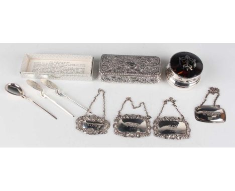 A late Victorian silver rectangular trinket box, embossed with flowers and foliate scrolls, Birmingham 1900 by Henry Matthews