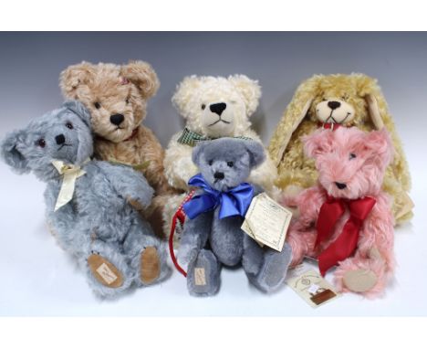 Collection of stuffed toy bears, including Herman 'Sonneberg Dumpling Bear' limited edition No. 83/500 mohair bear with growl