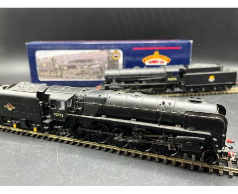 Two OO gauge Bachmann Steam Locomotives, Tested Runners (1000g) Bachmann 32-851 Class 9F standard #92192 with double chimney 