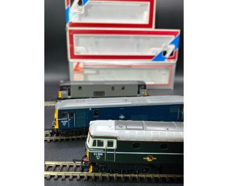 Three Lima Boxed Diesel/Electric Locomotives Tested Runners(1400g)Lima 205221 Class 33 #33008 'Eastleigh' in BR green (missin
