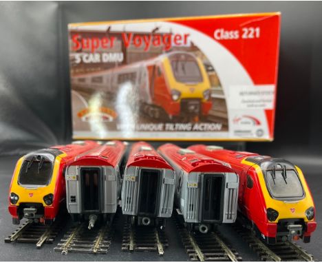 Bachmann Branchline 32-625 Class 221 Super Voyager 5 Car DEMU 221130 'Michael Palin' in Virgin Trains livery - with tilt, Tes