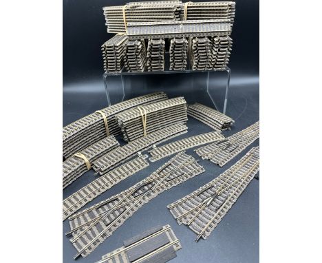 Fleischmann HO/OO gauge Profi-track Ready ballasted, 118 pieces(2800g)Includes:-6162L Crossover6140 RH turnout (2)6101 200mm 