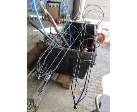 This lot is held at Hammonds Farm, Wick Street, Stroud GL6 7QN, Only bid on these following 53 lots if you able to clear by 3