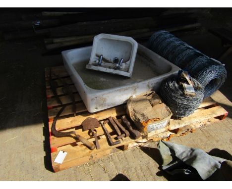 This lot is held at Hammonds Farm, Wick Street, Stroud GL6 7QN, Only bid on these following 53 lots if you able to clear by 3