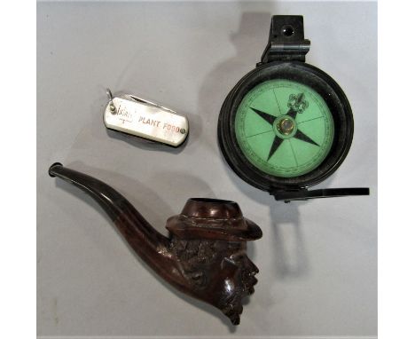 A mixed lot to include a pocket compass, a Meersham type pipe and a pen knife (3) 