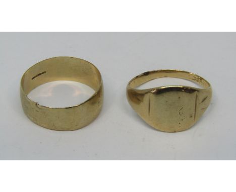 9ct wedding ring and signet ring, both size R, 6.9g total (2)