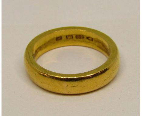 22ct wedding ring, size J, 7.2g