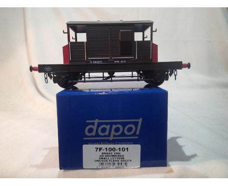 O gauge Dapol 7F-100-101 brake van, Southern railway, brown, excellent condition, boxed. UK P&amp;P Group 1 (£16+VAT for the 