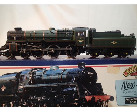 Bachmann OO, 31-106, class 4, green, late crest, 75029, with Green Knight nameplates, excellent condition, box with wear. UK 