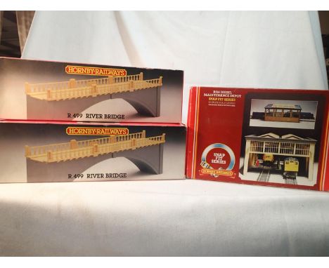 OO gauge, Hornby R516 diesel depot kit plus two Hornby R499 bridge, appear complete, boxed. UK P&amp;P Group 1 (£16+VAT for t