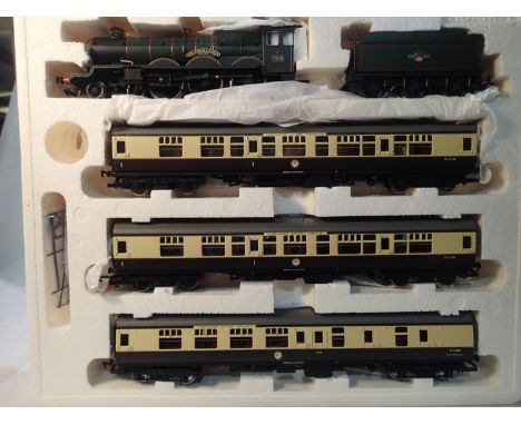 Hornby OO gauge R2432, Cathedrals Express train pack comprising Sir Edward Elgar, 7005, green, late crest, plus three chocola