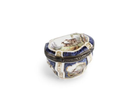 Tabatière polylobée en porcelaine de Meissen, monture en métal, milieu du XVIIIe siècleA metal-mounted Meissen snuff box, mid