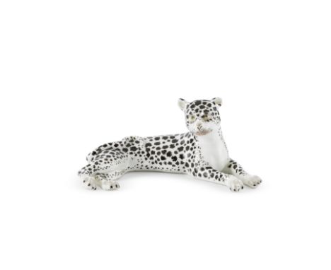 Petites statuette en porcelaine représentant un léopard dans le gout de Meissen, XVIIIe siècle ou postérieurA small Meissen s