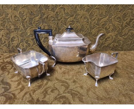 3 piece silver tea service by Aaron Lufkin Dennison, assay Birmingham 1932, total weight 996g.