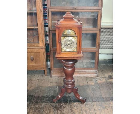 Edwardian mahogany clock on stand, silvered Roman numeral dial with gilt spandrels, case and stand by George Hudson, Erdingto