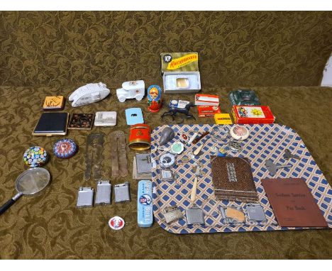 Mixed tray lot of collectables to include Crested china, knickbocker slide viewer, lighters, Russian dolls, compacts, paperwe