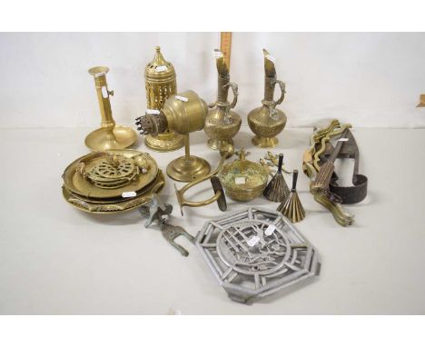 Mixed Lot: Various brass wares, vintage sheep shears, wall mounted oil lamp and other items