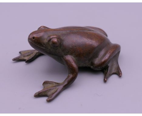 A bronze model of a frog. 4.5 cm long.