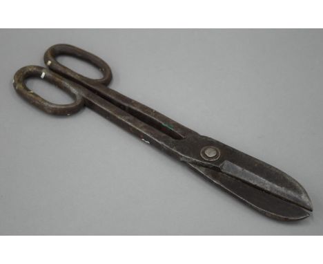 A large pair of vintage sheers. 41 cm long.