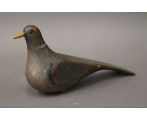 A vintage painted wooden decoy pigeon. 32 cm long, 15 cm high, 8 cm wide.