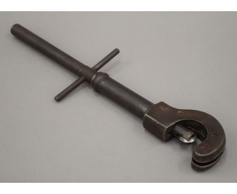 A vintage steel pipe cutter. 43 cm long.