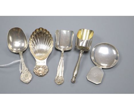 Five assorted Victorian and later silver caddy spoons, including George Unite, Birmingham, 1862.
