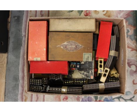 Trix: A collection of assorted Trix TTR model railway to include: Trix Twin No. 4762 locomotive, rolling stock: 688, 689, 687