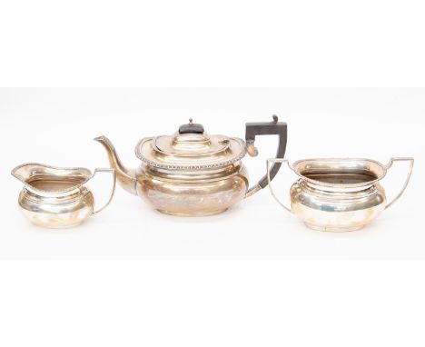 A George V three piece silver tea service, Birmingham 1931 comprising of teapot, milk jug, and sugar bowl, 32.6 ozt approx (3