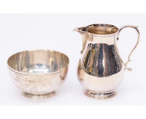 Solid silver milk/cream jug, London 1971, 7.86 ozt/223 grams approx, along with a solid silver sugar bowl, William Comyns &am