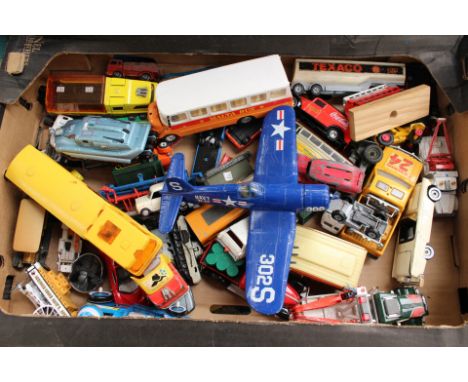 Large quantity of assorted diecast vehicles including Dinky, Corgi Yellow Submarine and Magic Roundabout, Matchbox etc (2 box