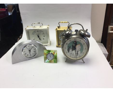 A collection of assorted clocks, comprising alarm clock, three mantle clocks, plus a miniature Caithness mantle clock (5)