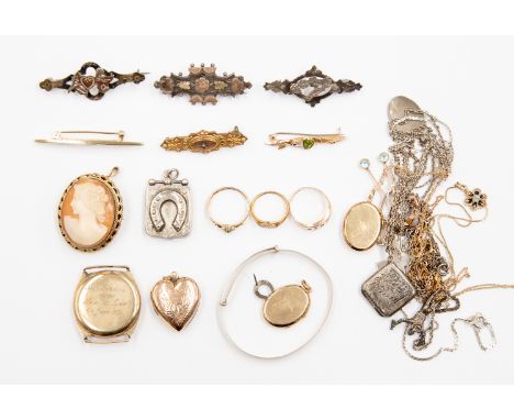 A collection of jewellery to include a 9ct gold Victorian brooch, Edwardian 9ct negligee necklace set with aquamarine, three 