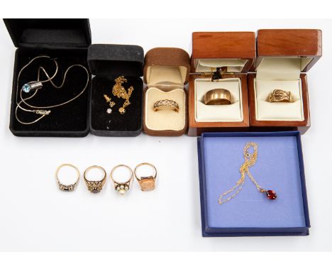 A collection of gold jewellery to include an 18ct gold diamond and sapphire ring, total gross weight approx 3.5gms, a 9ct gol