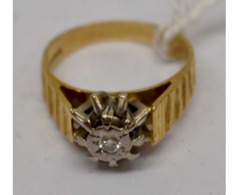 An illusion set diamond ring, 18ct gold tree bark pattern shank, size M, total gross weight approx 5gms 