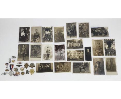A selection of WW1 (one WW2) era military photographs, plus a selection of WW1 and WW2 badges / brooches.To include: 32 photo