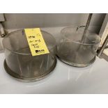 Lot de (2) cloches gateaux