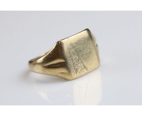 9ct yellow gold Gents signet ring, the square panel with engrave decoration, tapered shoulders, ring size Q½ 