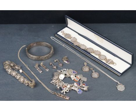 Collection of silver jewellery to include a silver hinged bangle, chased floral and foliate scroll decoration, tongue and box