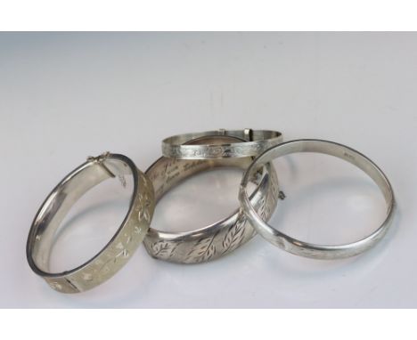 Silver hinged bangle, textured matt ground with bright cut floral decoration, width approx 13mm, hallmarked Birmingham 1972; 